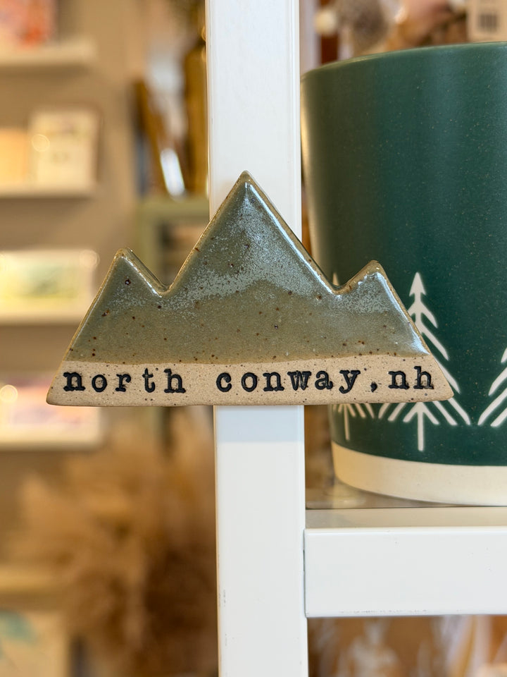 North Conway, NH Mountain Magnet in Green
