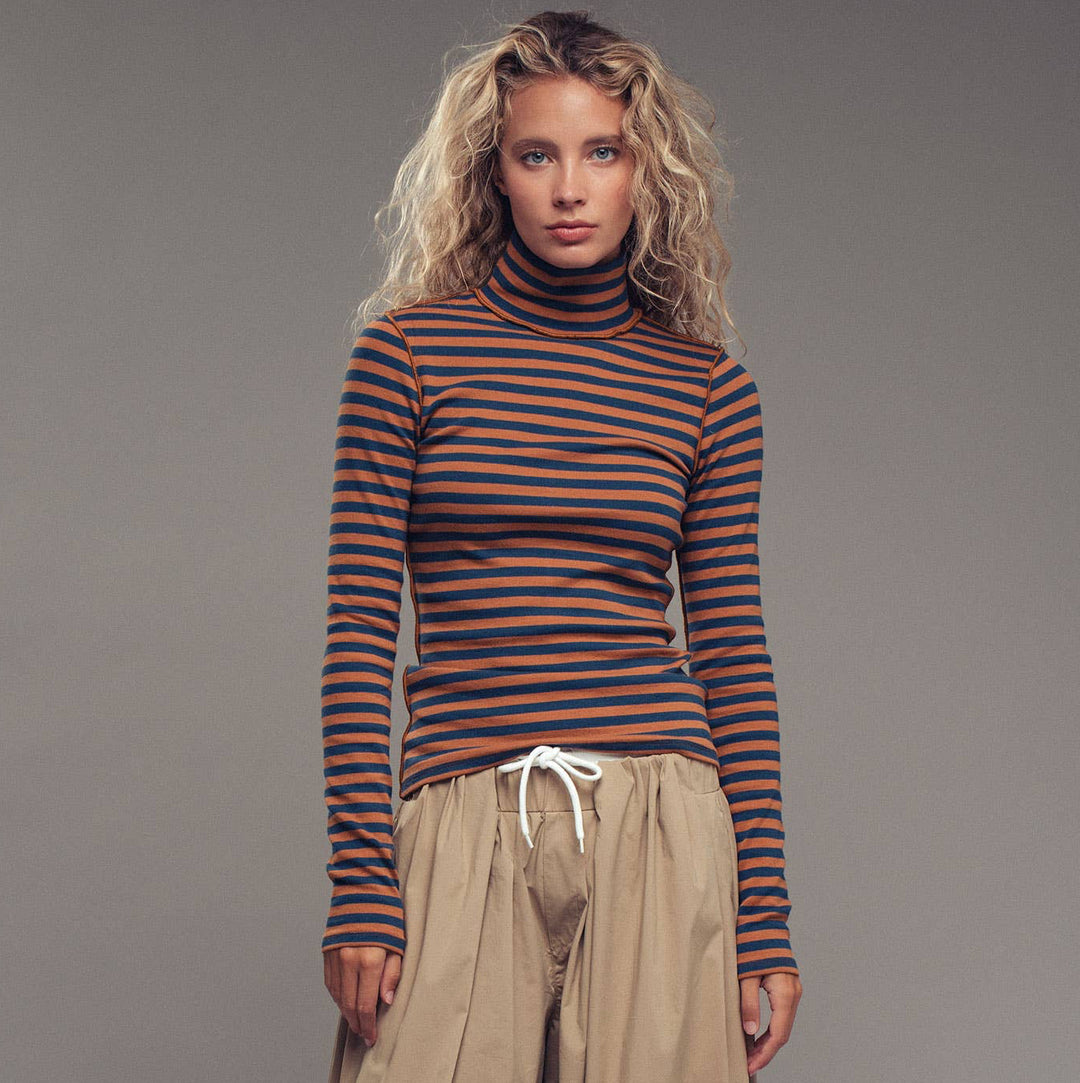 Contrast Seam Turtleneck Knit Top