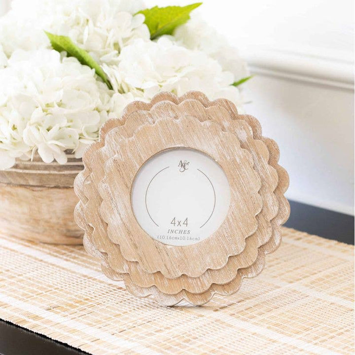 Scalloped Wood Round Photo Frame