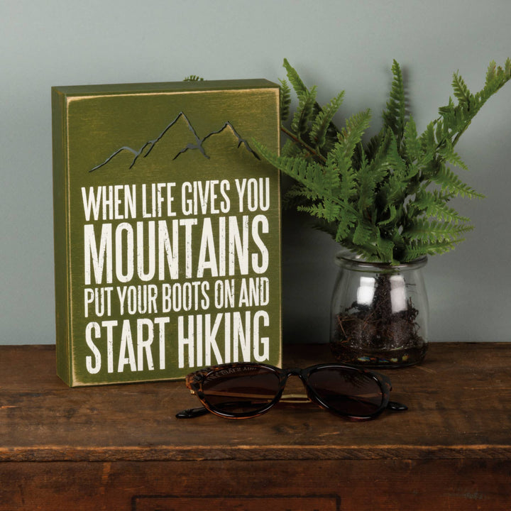 Start Hiking Box Sign